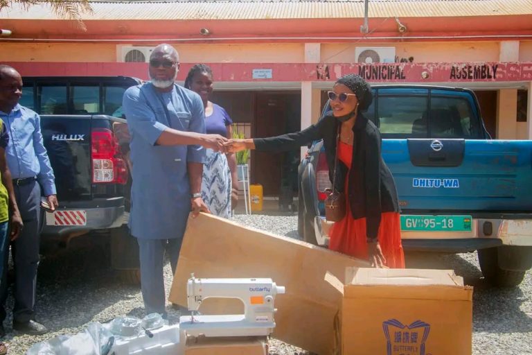WA MCE DONATES PRIZES TO BEEST GRADUATING STUDENTS.
